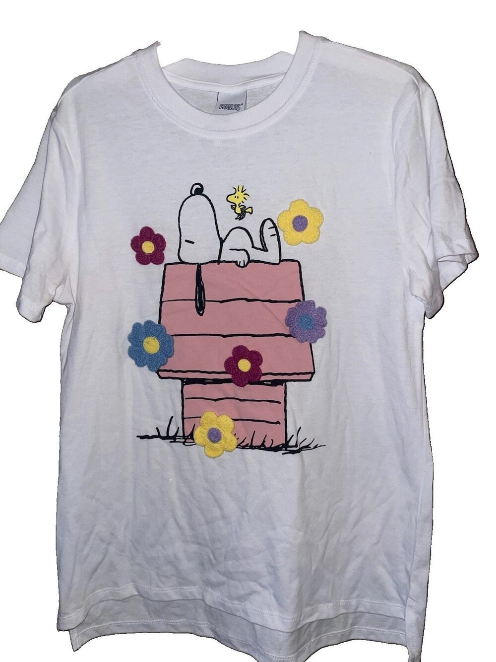 PEANUTS Womens Sz XS Dog House SNOOPY Soft SS White Crochet FLOWERS T-Shirt